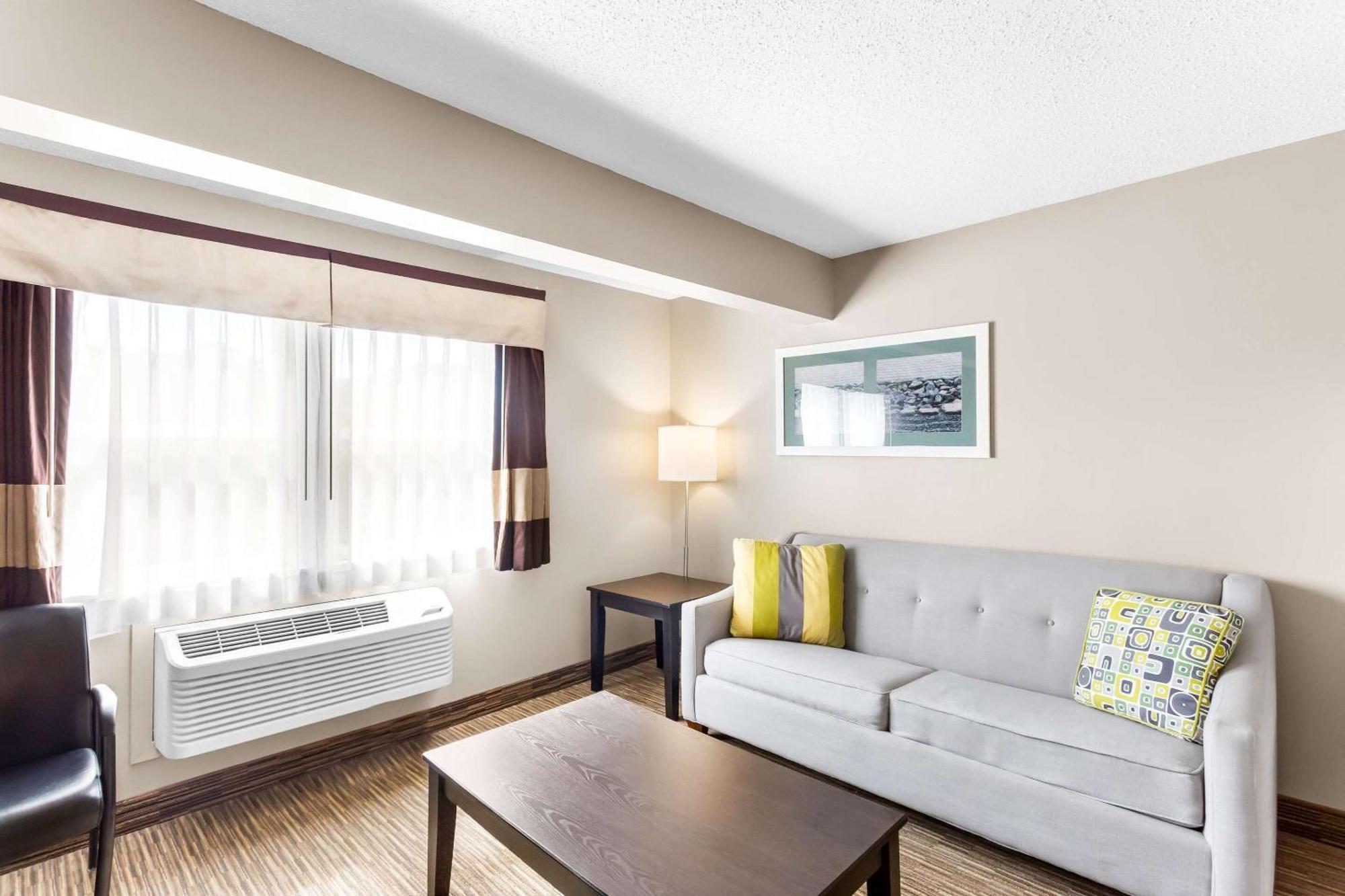 Quality Inn & Suites Ґорем Екстер'єр фото