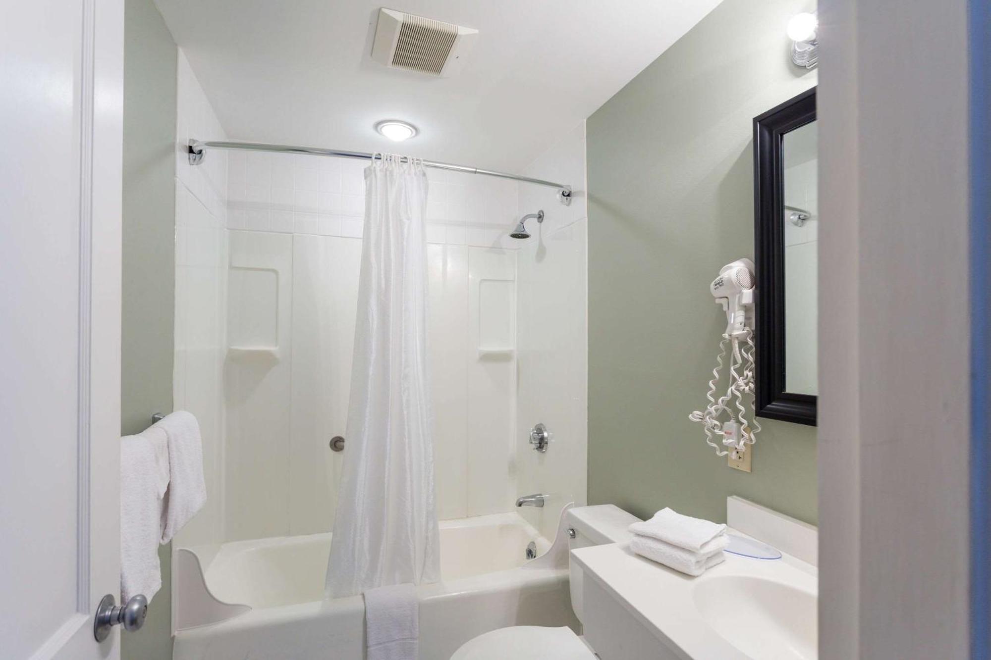 Quality Inn & Suites Ґорем Екстер'єр фото
