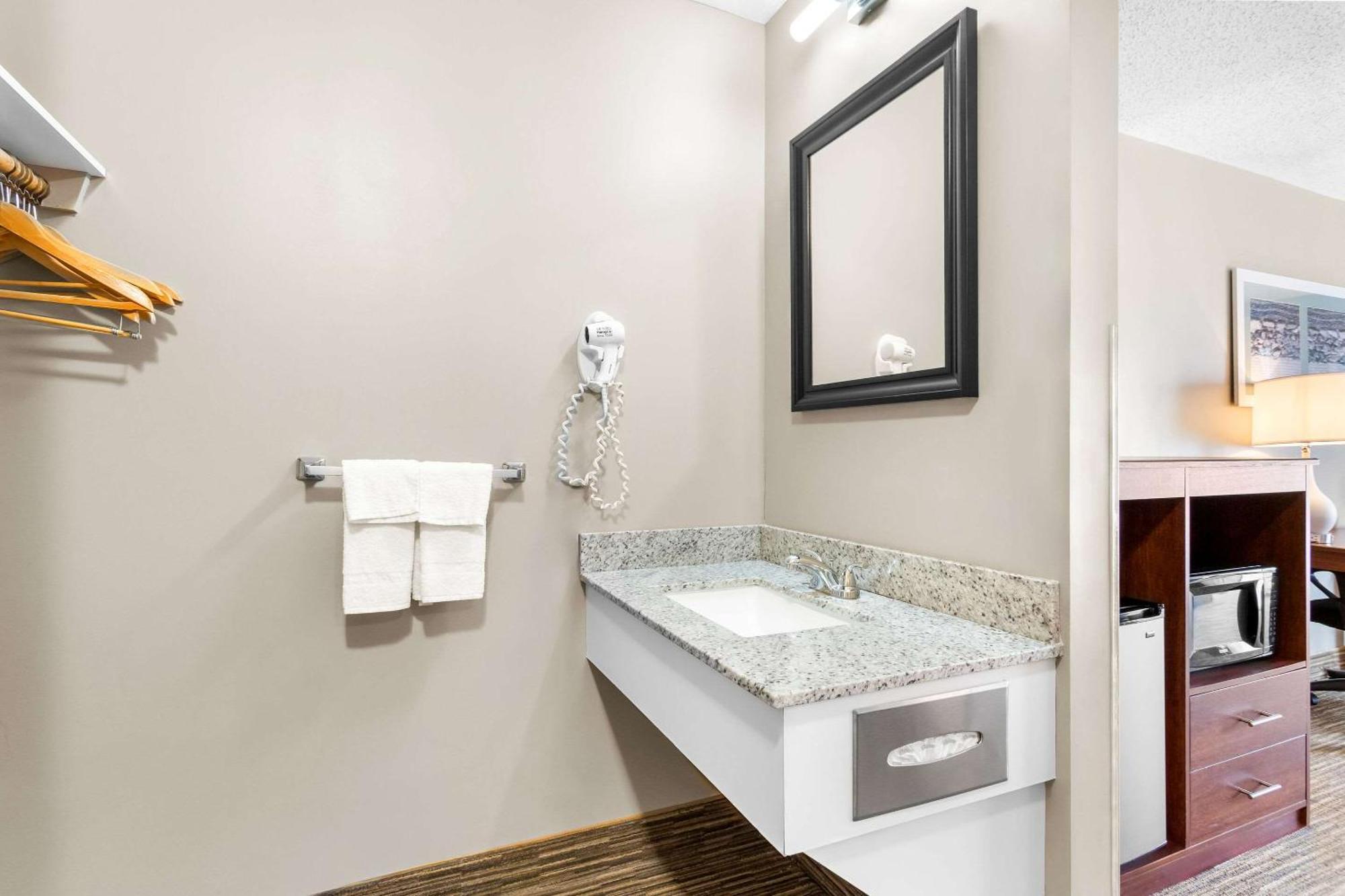 Quality Inn & Suites Ґорем Екстер'єр фото