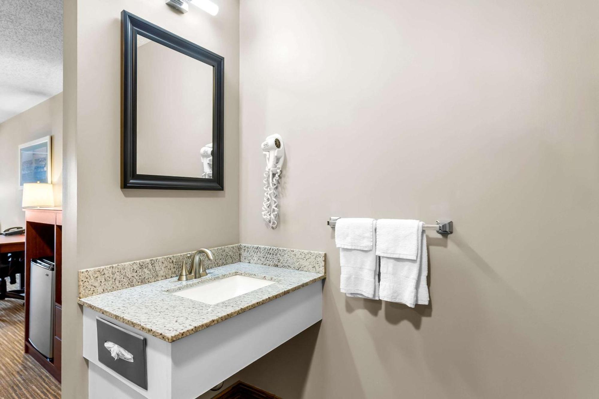 Quality Inn & Suites Ґорем Екстер'єр фото